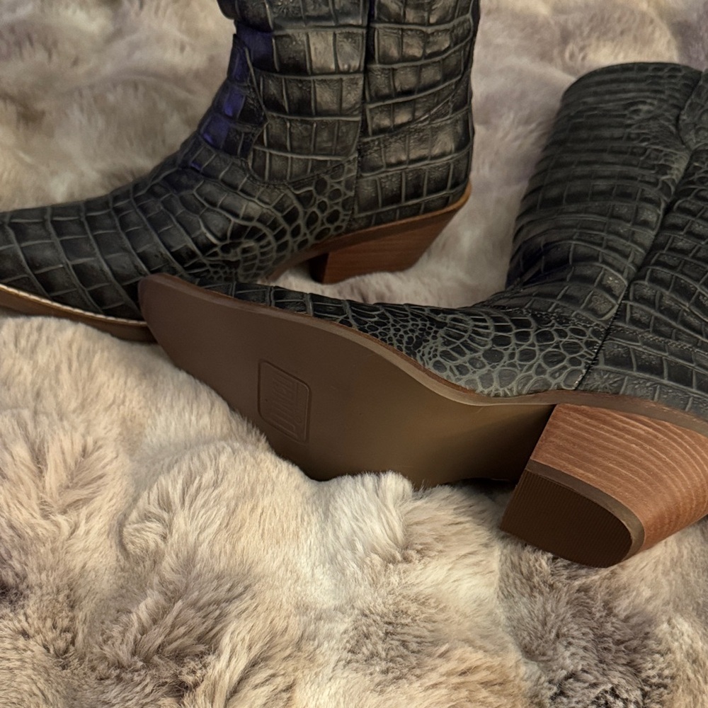 Dingo Ozzie Black Crocodile Embossed Heeled Cowboy Boots - Picture 5 of 5